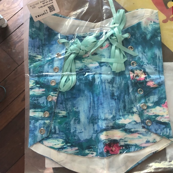 Corset style top, lace up sides - Picture 5 of 7